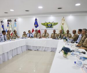 Ministro de Defensa destaca formación estratégica de las Fuerzas Armadas desde la UNADE