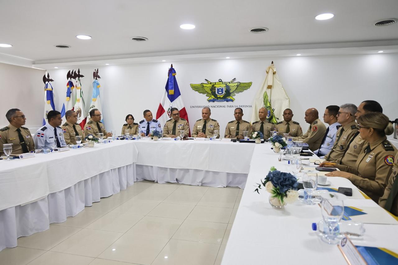 Ministro de Defensa encabeza sesión del Consejo Superior Universitario de la UNADE