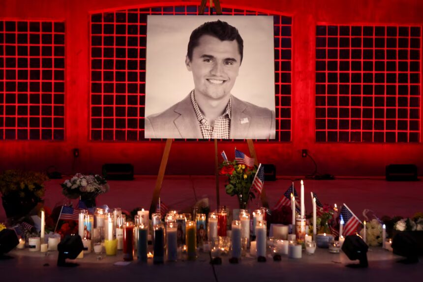Homenaje a Charlie Kirk reúne seguidores a un año de su muerte