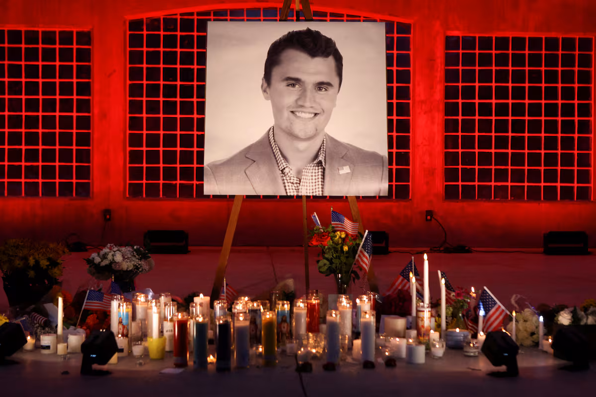 Homenaje a Charlie Kirk reúne seguidores a un año de su muerte