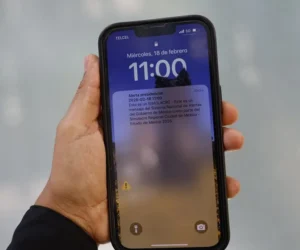 México ampliará las alertas de celulares en 2026 para advertir de huracanes, incendios y otras emergencias