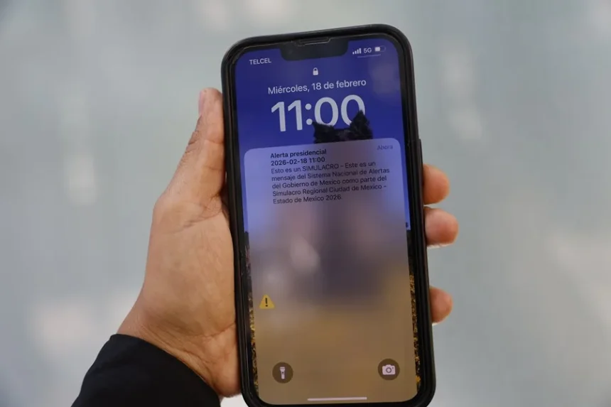 México ampliará las alertas de celulares en 2026 para advertir de huracanes, incendios y otras emergencias