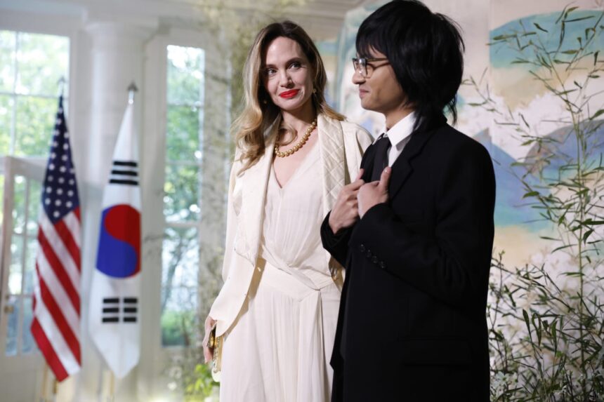 Hijo mayor de Brad Pitt y Angelina Jolie se quita oficialmente el apellido paterno