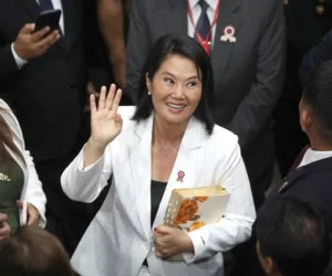 Aprobación de Keiko Fujimori cae 18 puntos en su primer mes de Gobierno en Perú