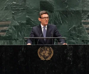 Burnham dice que Reino Unido se mantendrá “firme” ante las “amenazas” sobre las Malvinas