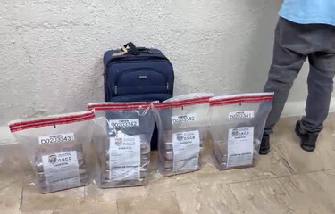 Arrestan canadiense con 14 paquetes de presunta cocaína en aeropuerto de Punta Cana