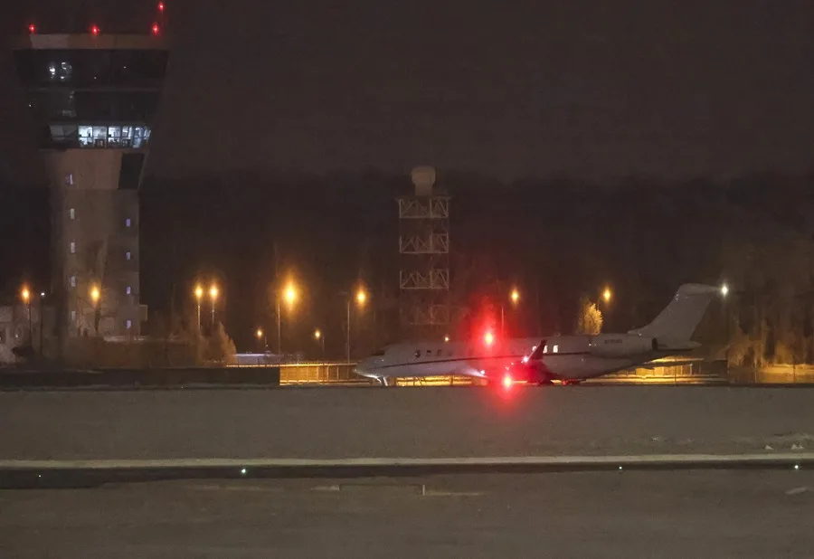 Un avión especial de EE.UU. aterriza en Moscú supuestamente con los emisarios de Trump