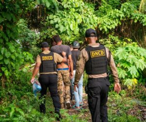 DNCD interviene red de microtráfico Vega y ocupa drogas, pistola y chaleco antibalas
