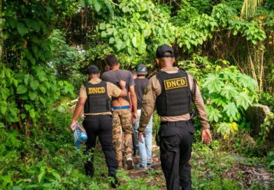 DNCD interviene red de microtráfico Vega y ocupa drogas, pistola y chaleco antibalas