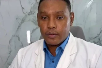 Arrestan a cirujano plástico condenado por homicidio involuntario de una paciente