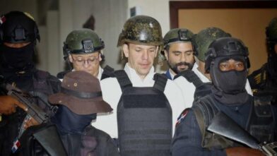 El Tercer Tribunal Colegiado aplazó para el próximo 13 de octubre el inicio del juicio de fondo contra los imputados en el caso Camaleón.