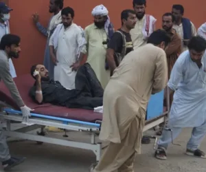 Once policías muertos en un atentado suicida con coche bomba en el noroeste de Pakistán