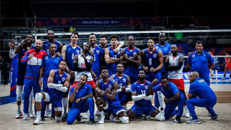Cuba celebra la vuelta de su selección de voleibol masculino al escenario olímpico