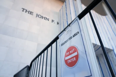 El Kennedy Center cerrará por reformas después de que un juez bloqueara la devolución del nombre de Trump al edificio