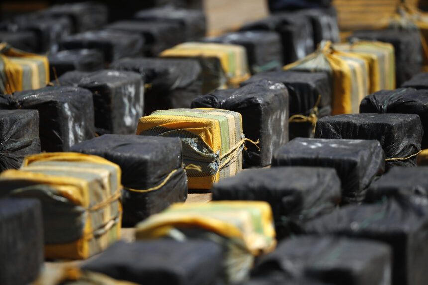 Sube a 2,9 toneladas la cantidad de cocaína incautada durante toque de queda en Ecuador