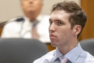 Un juez de Utah ordena que Tyler Robinson vaya a juicio por el asesinato de Charlie Kirk
