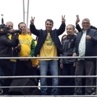 Flávio Bolsonaro reúne a miles en Brasil y arremete contra Lula y Alexandre de Moraes