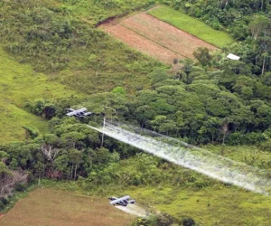 Colombia autoriza plan piloto de fumigación aérea para combatir cultivos ilícitos