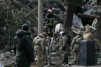 Dos explosiones en una base militar de Bolivia dejan al menos 3 personas muertas, 81 heridas y 14 sin localizar