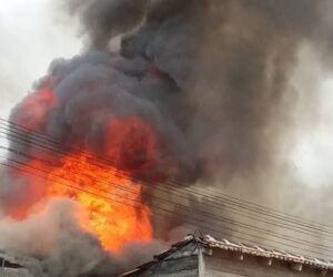 Incendio consume tres viviendas en La Ciénaga