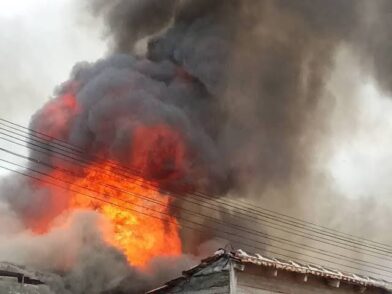 Incendio consume tres viviendas en La Ciénaga