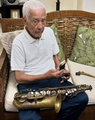 Fallece a los 94 años Sócrates “Choco” de León, destacado saxofonista dominicano