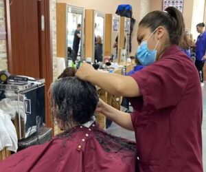 Nueva York exige a peluqueros aprender a trabajar con todo tipo de cabello