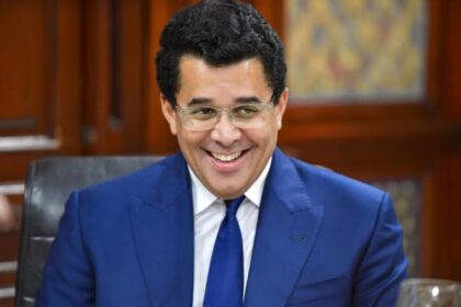 David Collado recibe ovación durante su llegada a la Convención Nacional del PRM