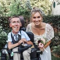 Shane Burcaw y Hannah Aylward anuncian que esperan su primer hijo tras varios intentos de fecundación in vitro