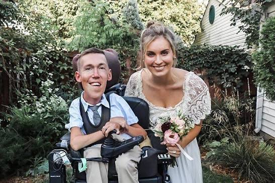Shane Burcaw y Hannah Aylward anuncian que esperan su primer hijo tras varios intentos de fecundación in vitro