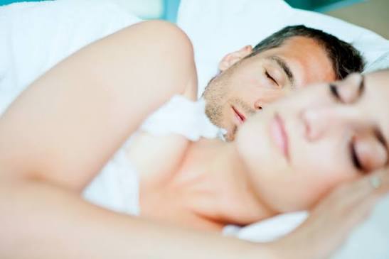 ¿Tener sexo ayuda a dormir mejor? La relación entre el orgasmo, la relajación y el sueño