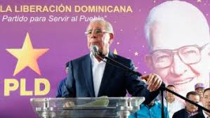 Danilo Medina suma 1,150 nuevos miembros al PLD durante asamblea en Barahona