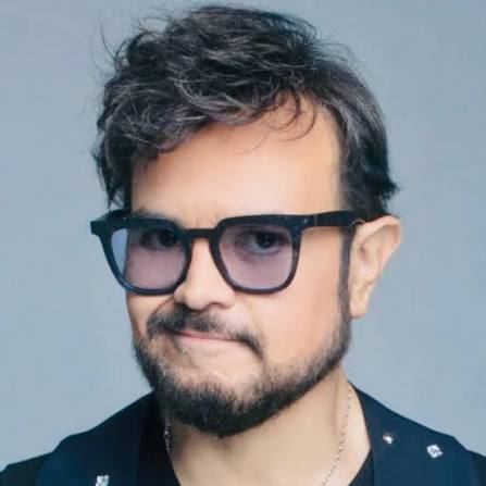Aleks Syntek anuncia que se alejará de México tras polémica: “Necesito salvación mental y espiritual”
