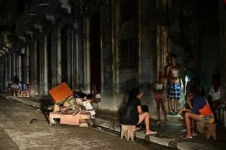 Cuba recupera más de la mitad de su sistema eléctrico tras nuevo apagón nacional