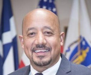Alcalde de Lawrence Brian DePeña enfrenta 15 nuevos cargos estatales por grabaciones en el Ayuntamiento