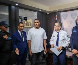 Se entrega uno de los señalados por doble homicidio de jóvenes en La Caleta