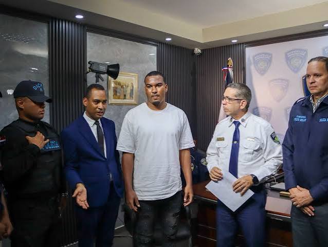 Se entrega uno de los señalados por doble homicidio de jóvenes en La Caleta