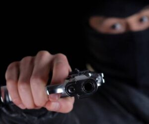 Asaltan a dos policías en La Noriega, Santiago; les roban armas y motocicleta