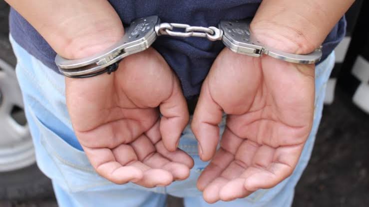 Detienen en Valencia a hombre que llegó desde Santo Domingo con cocaína líquida oculta en botes de champú