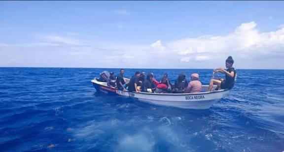 Armada intercepta embarcación con 38 haitianos en aguas dominicanas