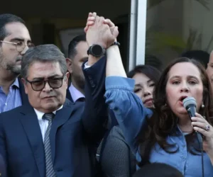 Un juez cierra el caso por fraude y lavado contra expresidente de Honduras indultado en EE.UU.