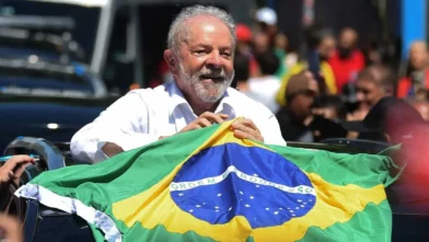 Lula anuncia prohibición de apuestas deportivas y casinos en línea en Brasil