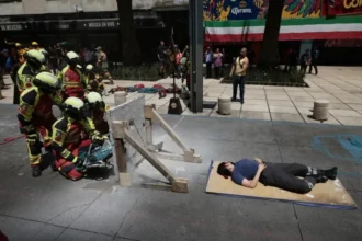 México realiza un segundo simulacro nacional en el aniversario de sus catastróficos terremotos