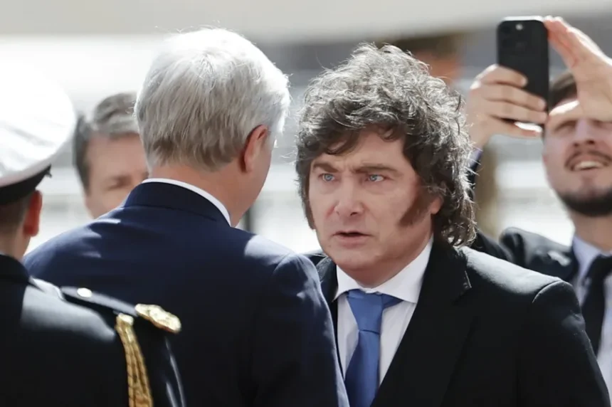 Milei sustituirá con militares parte del personal civil de la residencia de Olivos