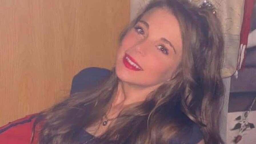 Madre enfrenta cargos de intento de asesinato tras ataque a cuchilladas contra sus dos hijos en Estados Unidos