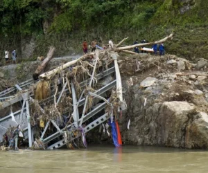 Nepal y China elevan a 1.003 los muertos por la riada y buscan a más de 4.400 desaparecidos