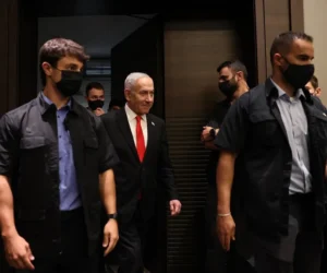 Netanyahu demandará al periódico Haaretz por la noticia de la advertencia de Emiratos antes del 7-O