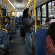 Singapur multa con unos 400 dólares a pasajeros de bus que escuchen música a alto volumen