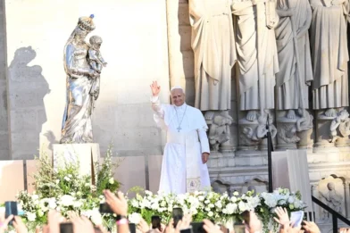El papa León XIV anima a 80.000 jóvenes en Francia ante las incertidumbres de su generación