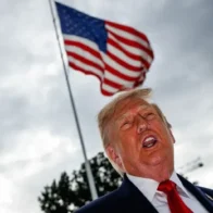 Trump insinúa que sustituirá la sala de prensa de la Casa Blanca por una piscina